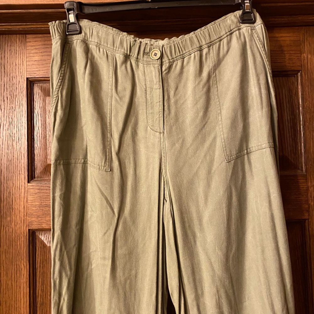 Jones of New York soft and comfy olive drab pants